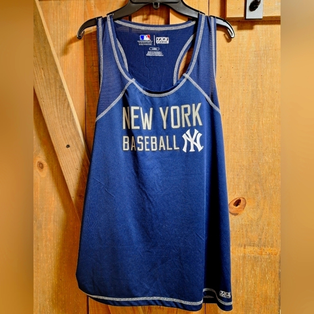 A Genuine Merchandise New York Yankees Mens tank top in a size large.
